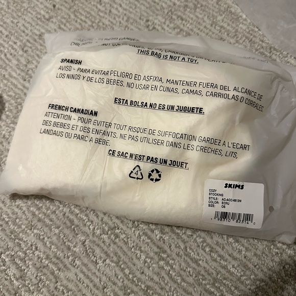 NWTS SKIMS cozy stocking OS ecru - Picture 3 of 4